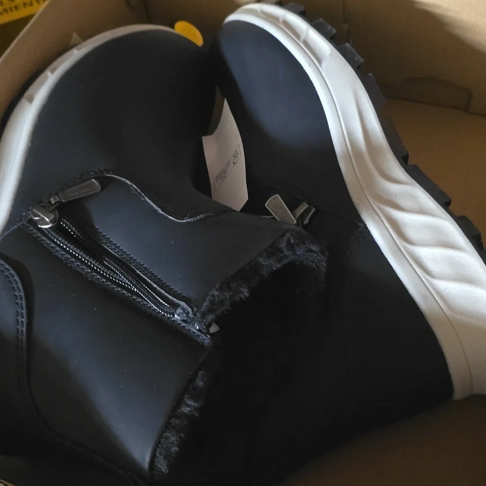Khombu ladies Sienna All weather boots, New